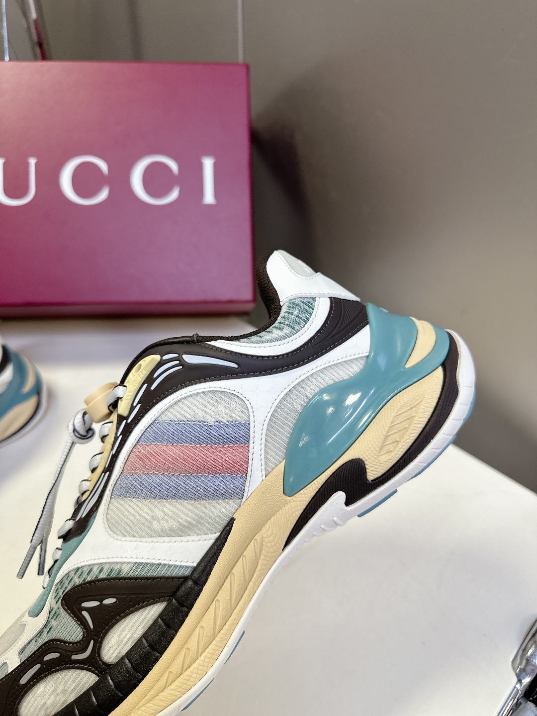  Gucci古驰 2.0运动鞋 情侣款 复古 休闲鞋 跑鞋
原版购入开发 做货 这款Gucci 2.0运