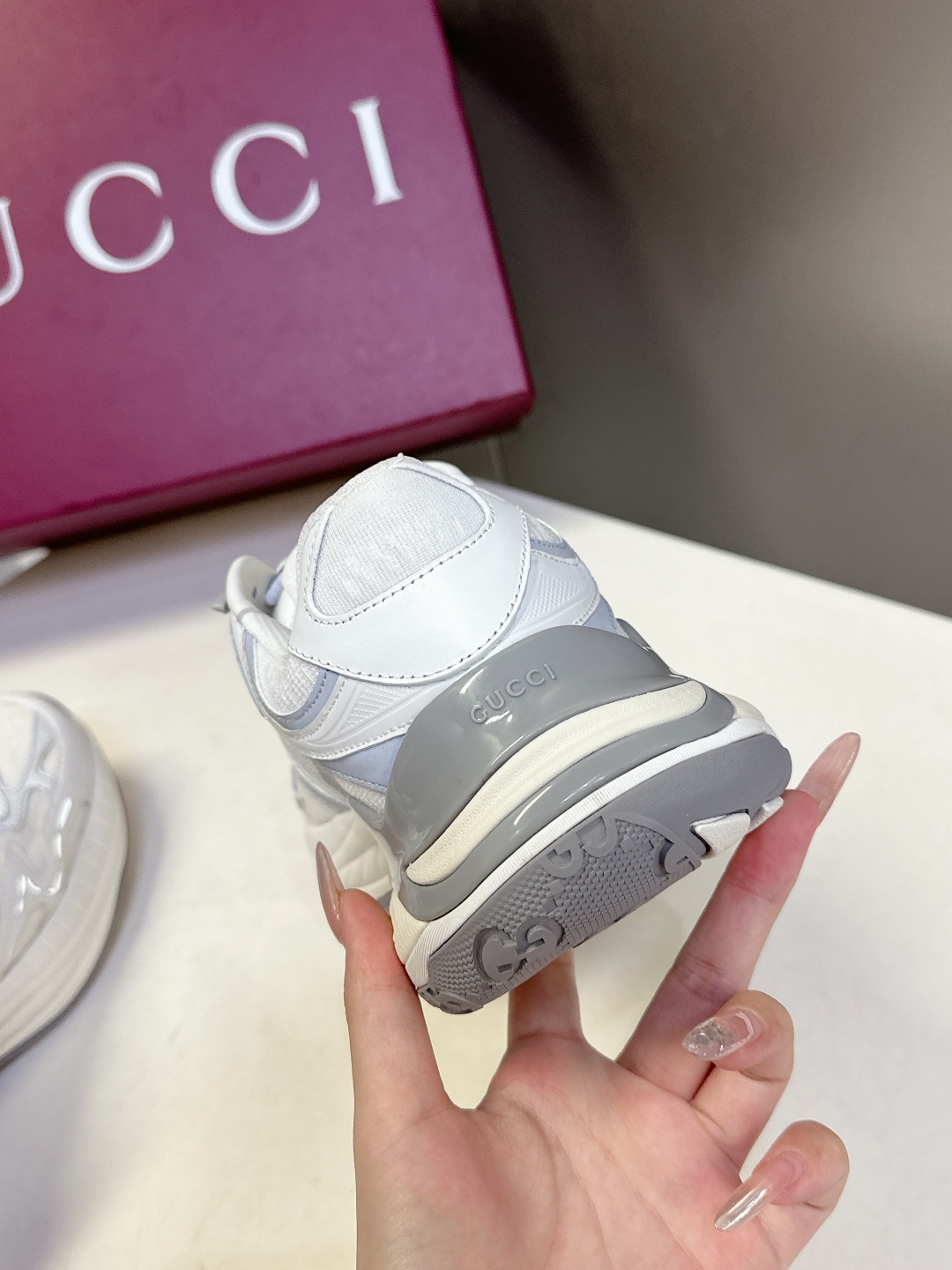  Gucci古驰 2.0运动鞋 情侣款 复古 休闲鞋 跑鞋
原版购入开发 做货 这款Gucci 2.0运