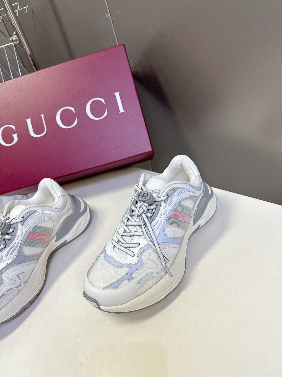  Gucci古驰 2.0运动鞋 情侣款 复古 休闲鞋 跑鞋
原版购入开发 做货 这款Gucci 2.0运
