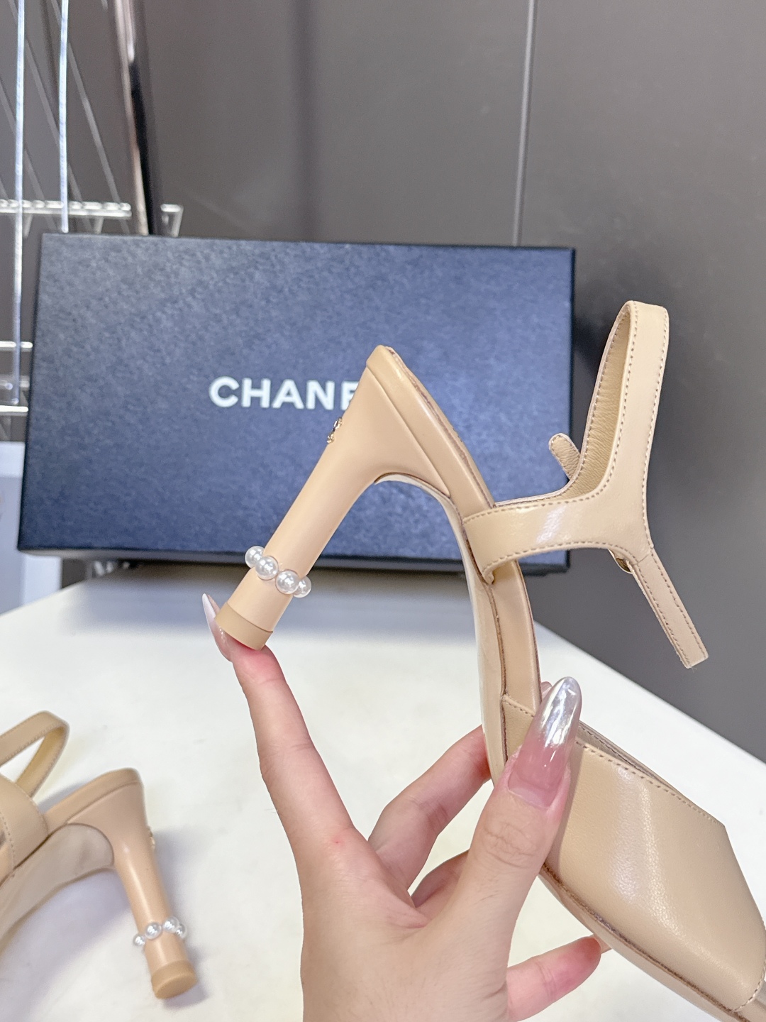  香奈儿CHANEL春夏最新款高跟时装凉鞋鞋
      超多网红时尚博主种草 高级感舒适，配女神们的半