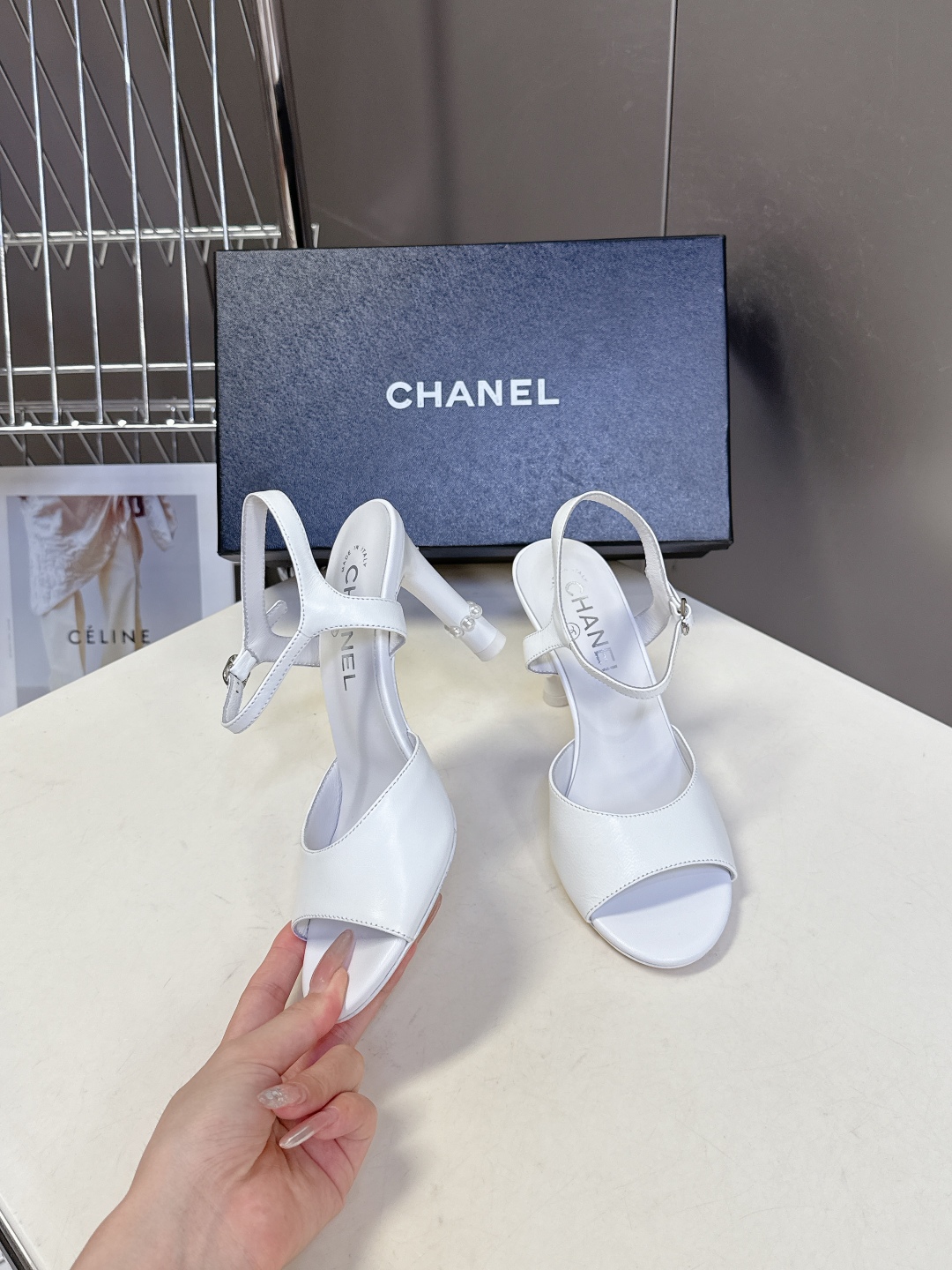  香奈儿CHANEL春夏最新款高跟时装凉鞋鞋
      超多网红时尚博主种草 高级感舒适，配女神们的半