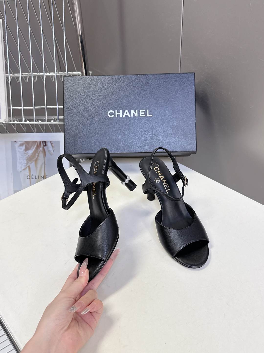  香奈儿CHANEL春夏最新款高跟时装凉鞋鞋
      超多网红时尚博主种草 高级感舒适，配女神们的半