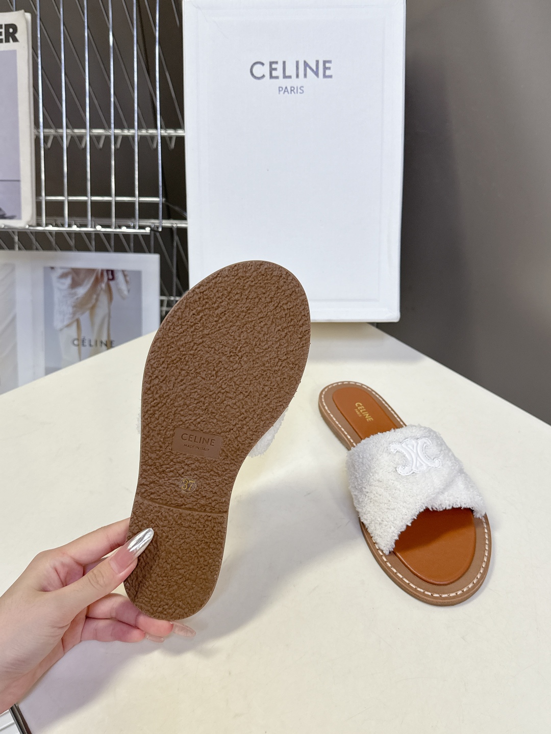  CELINE思琳代级别 春夏新品凯旋门复古罗马凉鞋拖鞋  进出专柜无压力，重工版，拒绝一眼假low货 