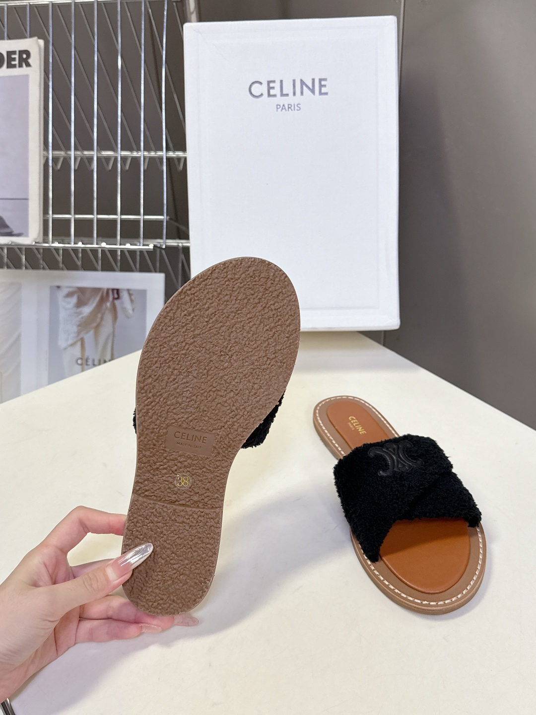  CELINE思琳代级别 春夏新品凯旋门复古罗马凉鞋拖鞋  进出专柜无压力，重工版，拒绝一眼假low货 