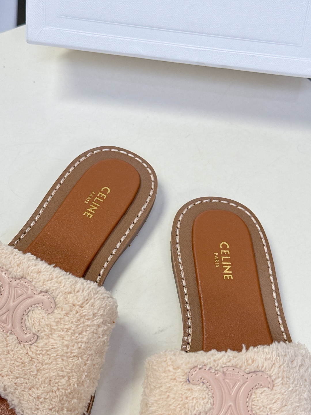  CELINE思琳代级别 春夏新品凯旋门复古罗马凉鞋拖鞋  进出专柜无压力，重工版，拒绝一眼假low货 