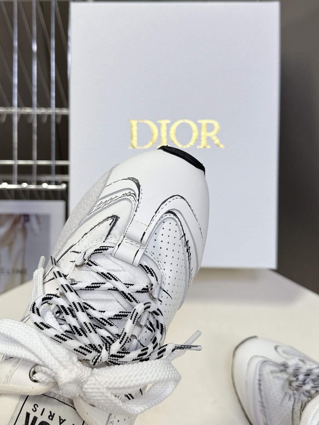  Dior迪奥春夏走秀款涂鸦素描德训鞋  阿甘鞋 半拖
太古汇RMB9000购入开发 25ss春夏秀场出
