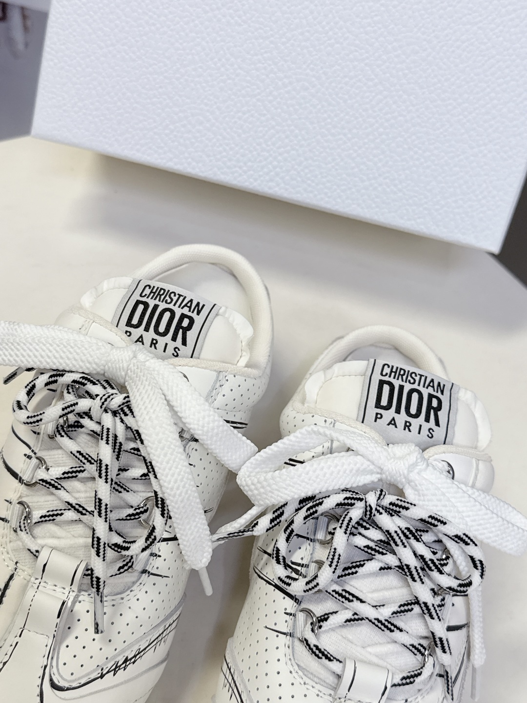  Dior迪奥春夏走秀款涂鸦素描德训鞋  阿甘鞋 半拖
太古汇RMB9000购入开发 25ss春夏秀场出