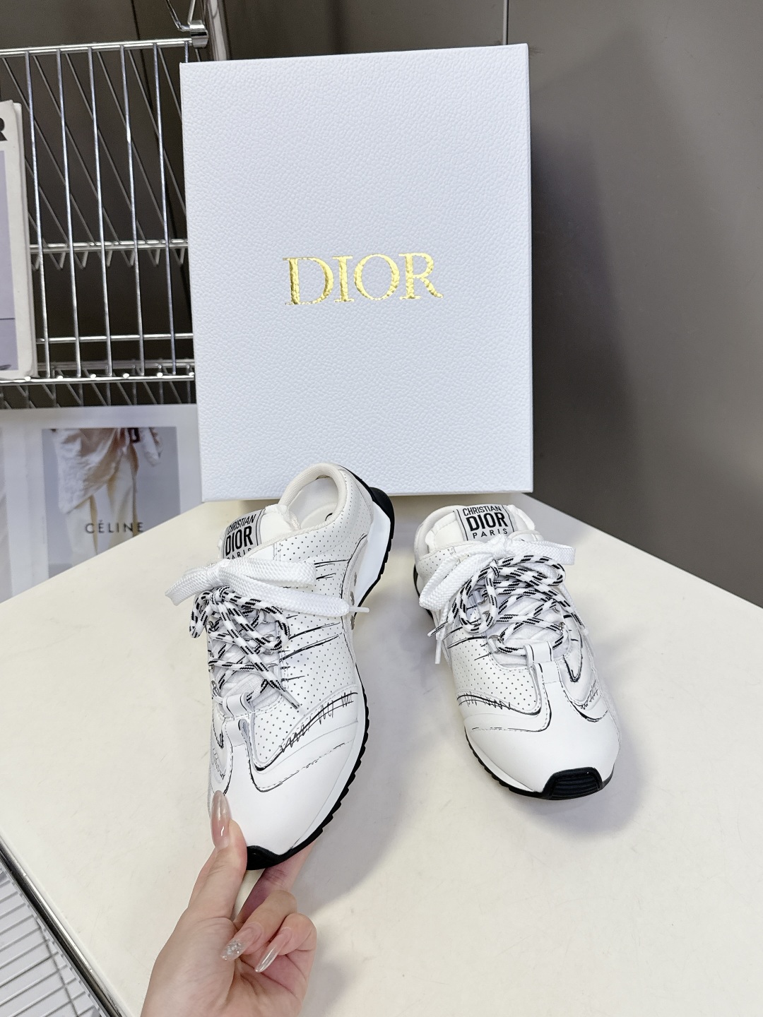  Dior迪奥春夏走秀款涂鸦素描德训鞋  阿甘鞋 半拖
太古汇RMB9000购入开发 25ss春夏秀场出