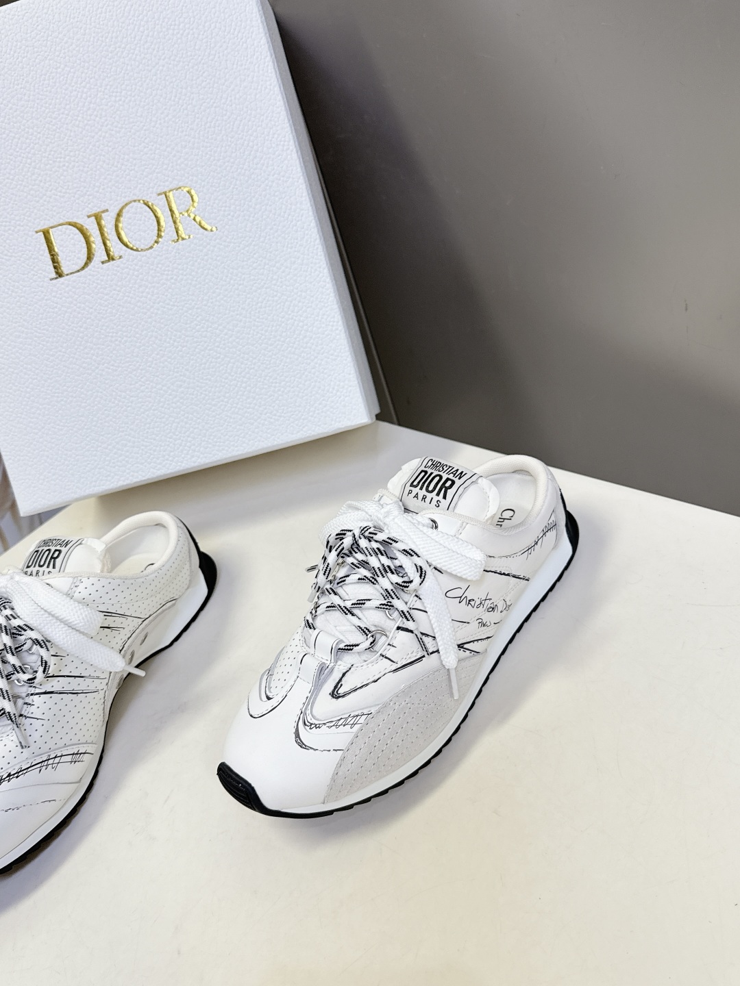  Dior迪奥春夏走秀款涂鸦素描德训鞋  阿甘鞋 半拖
太古汇RMB9000购入开发 25ss春夏秀场出