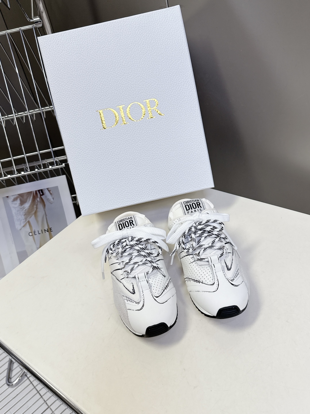  Dior迪奥春夏走秀款涂鸦素描德训鞋  阿甘鞋 半拖
太古汇RMB9000购入开发 25ss春夏秀场出
