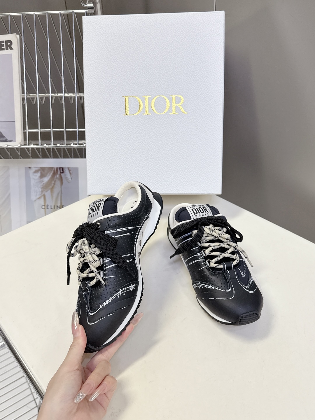  Dior迪奥春夏走秀款涂鸦素描德训鞋  阿甘鞋 半拖
太古汇RMB9000购入开发 25ss春夏秀场出
