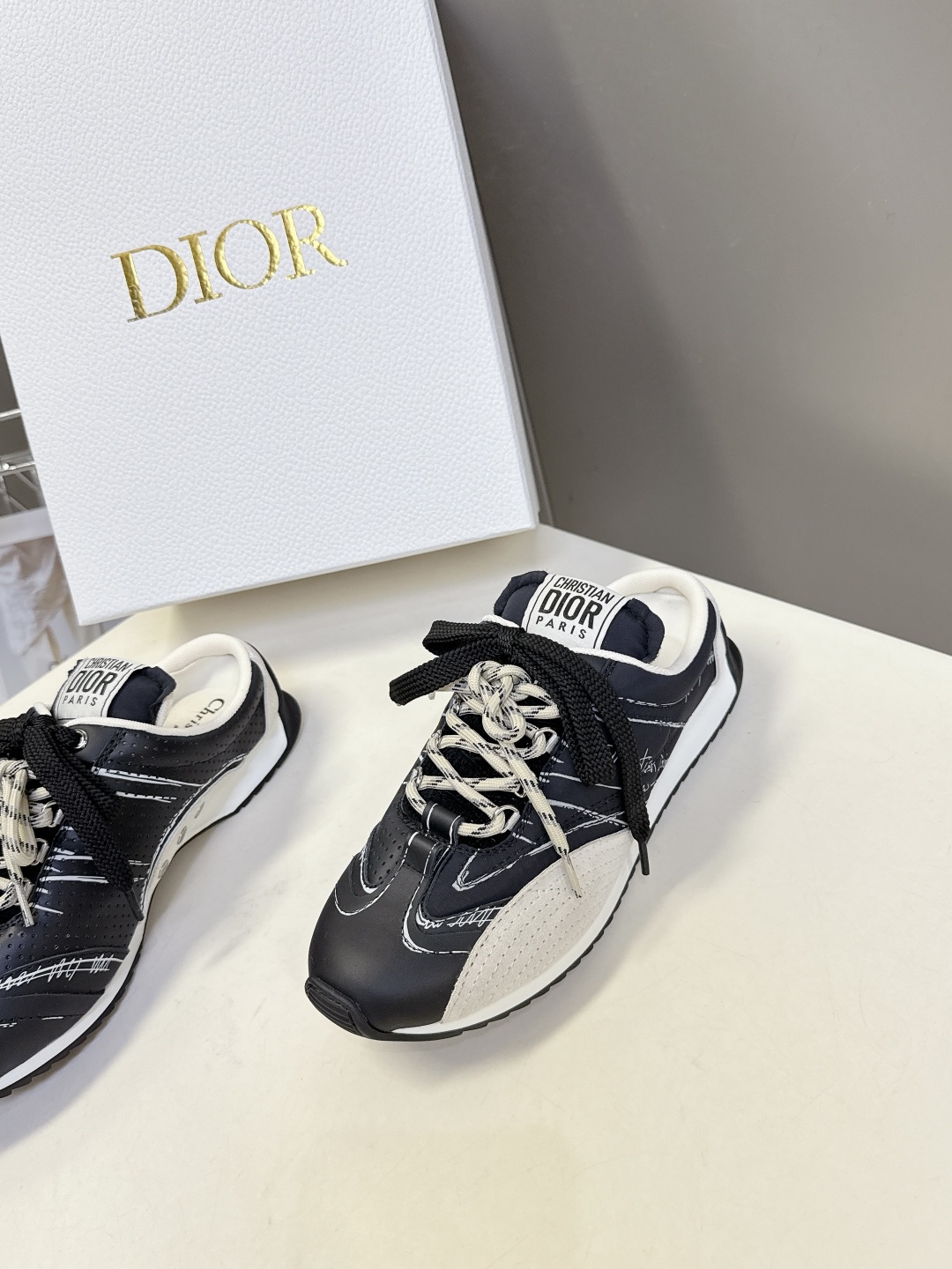  Dior迪奥春夏走秀款涂鸦素描德训鞋  阿甘鞋 半拖
太古汇RMB9000购入开发 25ss春夏秀场出