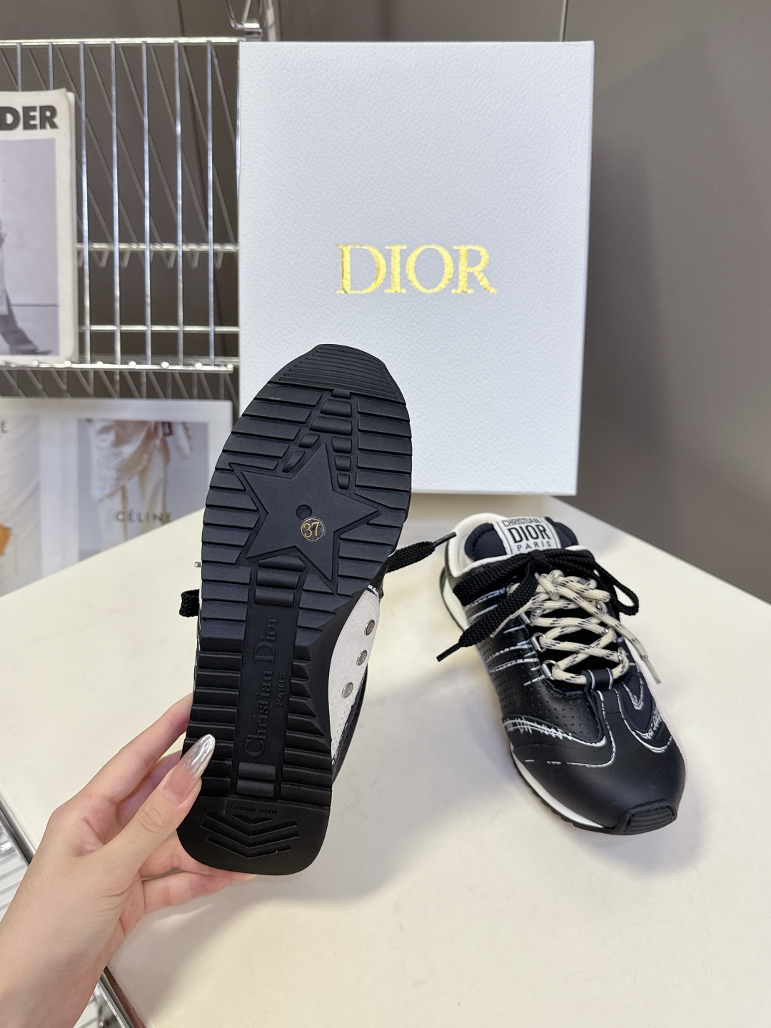  Dior迪奥春夏走秀款涂鸦素描德训鞋  阿甘鞋 半拖
太古汇RMB9000购入开发 25ss春夏秀场出