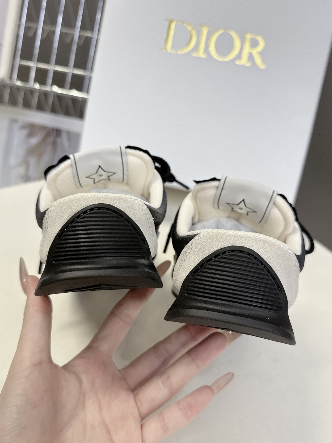  Dior迪奥春夏走秀款涂鸦素描德训鞋  阿甘鞋 半拖
太古汇RMB9000购入开发 25ss春夏秀场出