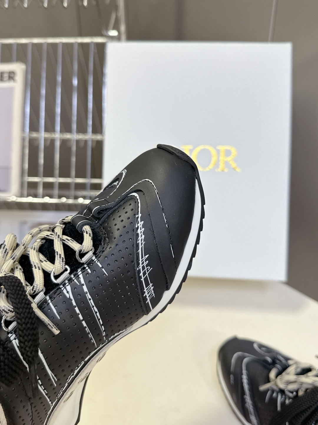  Dior迪奥春夏走秀款涂鸦素描德训鞋  阿甘鞋 半拖
太古汇RMB9000购入开发 25ss春夏秀场出