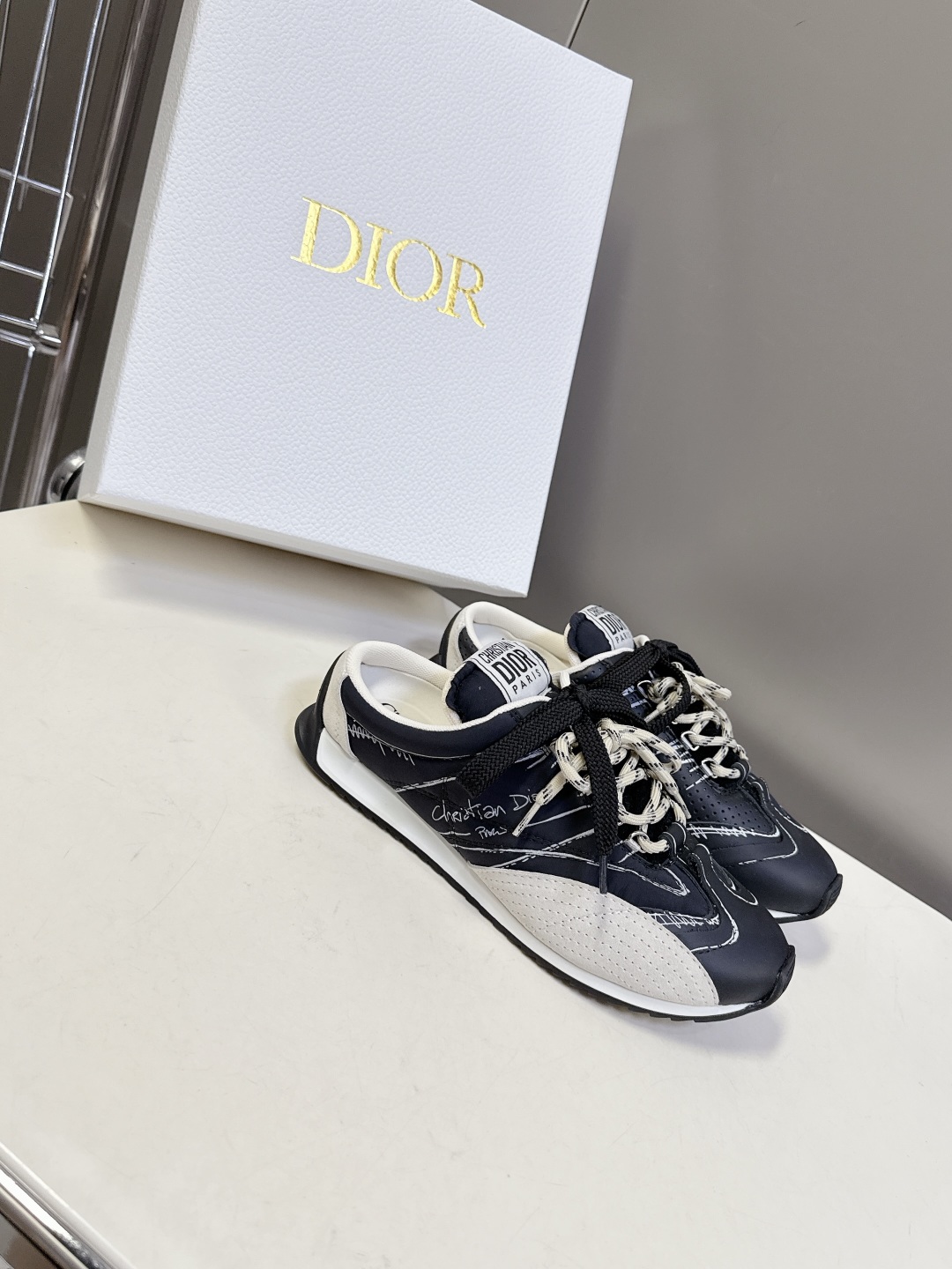  Dior迪奥春夏走秀款涂鸦素描德训鞋  阿甘鞋 半拖
太古汇RMB9000购入开发 25ss春夏秀场出