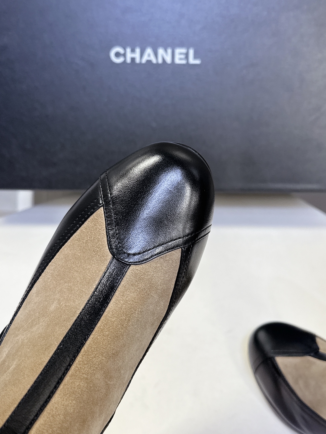  CHANEL香奈儿25A秋冬最新款粗跟长靴
小红书力推款 怎么搭配都好看 时髦精必备 香奈儿女士钟爱简