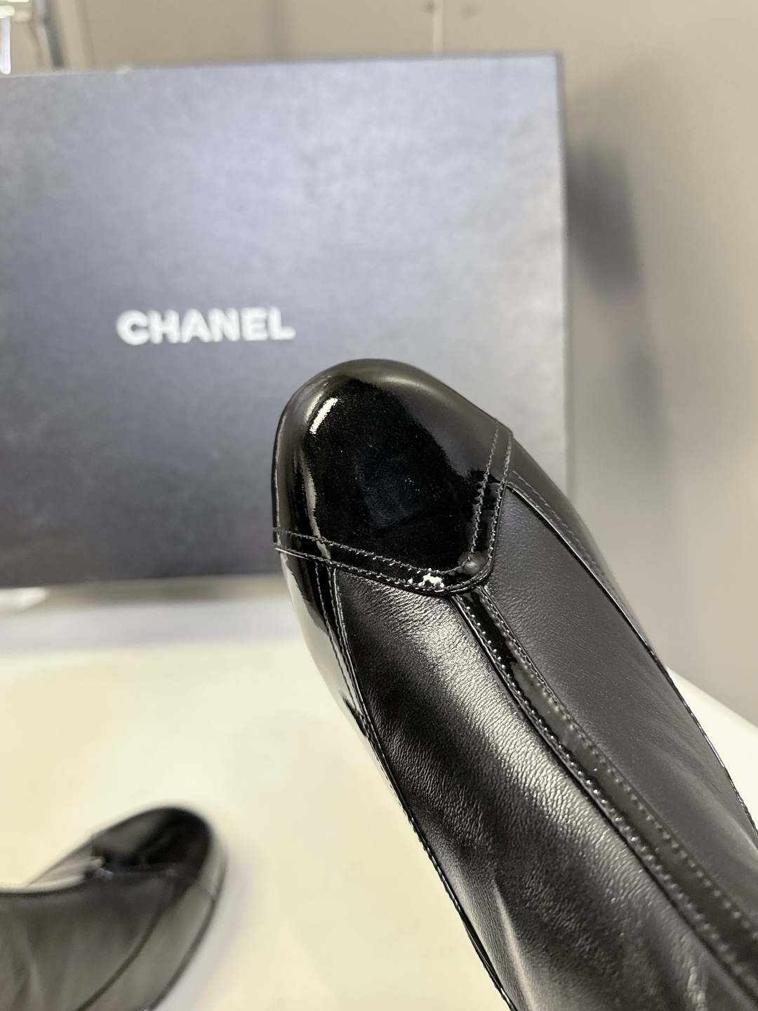  CHANEL香奈儿25A秋冬最新款粗跟长靴
小红书力推款 怎么搭配都好看 时髦精必备 香奈儿女士钟爱简