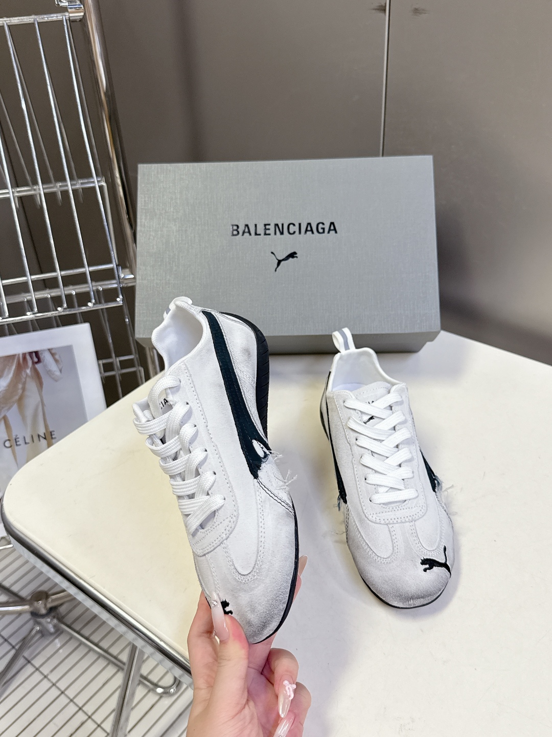 Balenciaga x Puma彪马最新联名款 德训鞋

巴黎家秀场出镜率最高的单品 好多明星时尚博