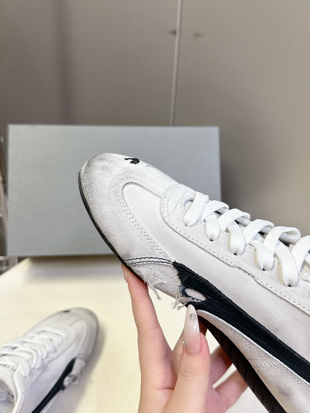  Balenciaga x Puma彪马最新联名款 德训鞋

巴黎家秀场出镜率最高的单品 好多明星时尚博