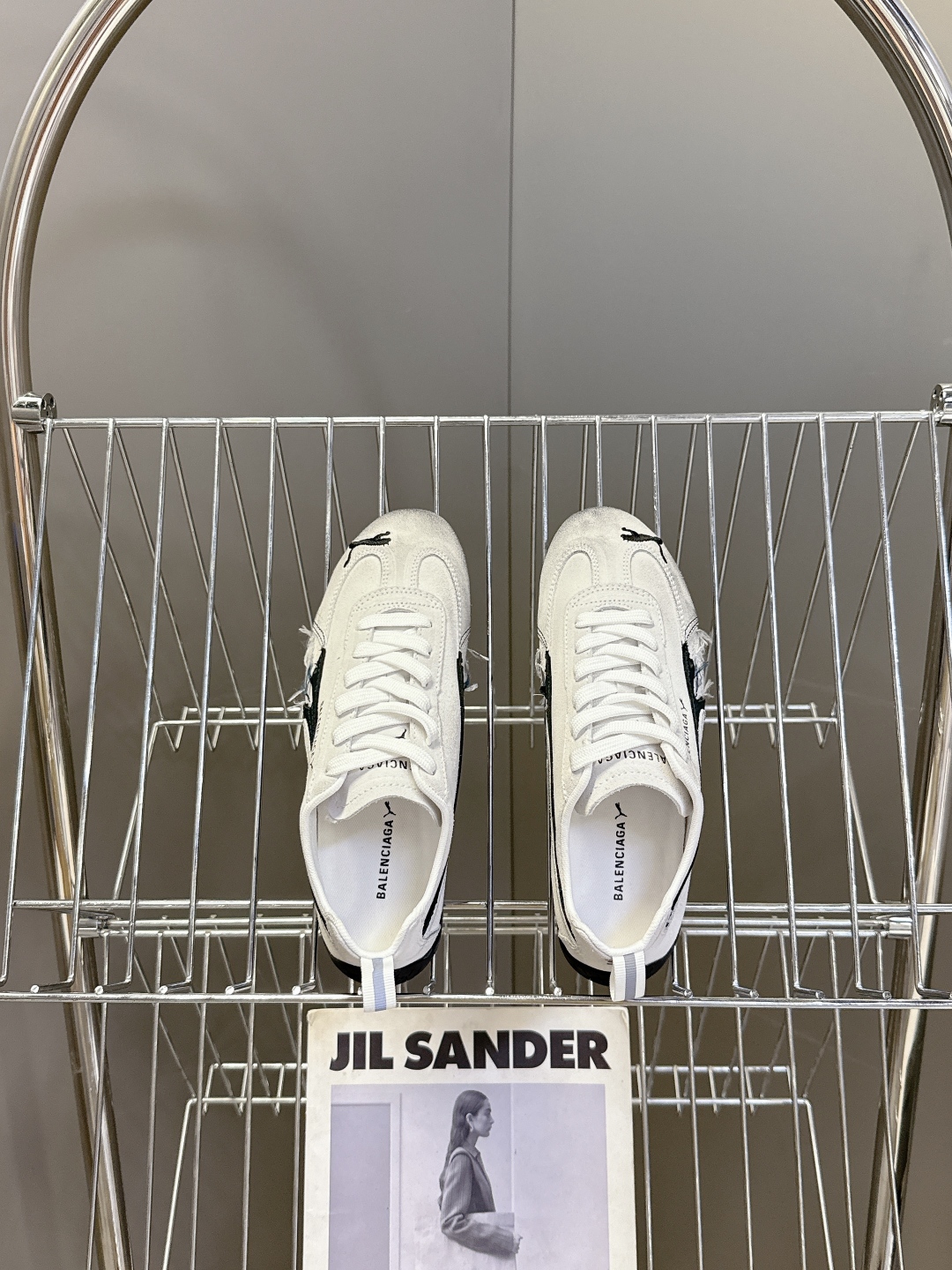  Balenciaga x Puma彪马最新联名款 德训鞋

巴黎家秀场出镜率最高的单品 好多明星时尚博