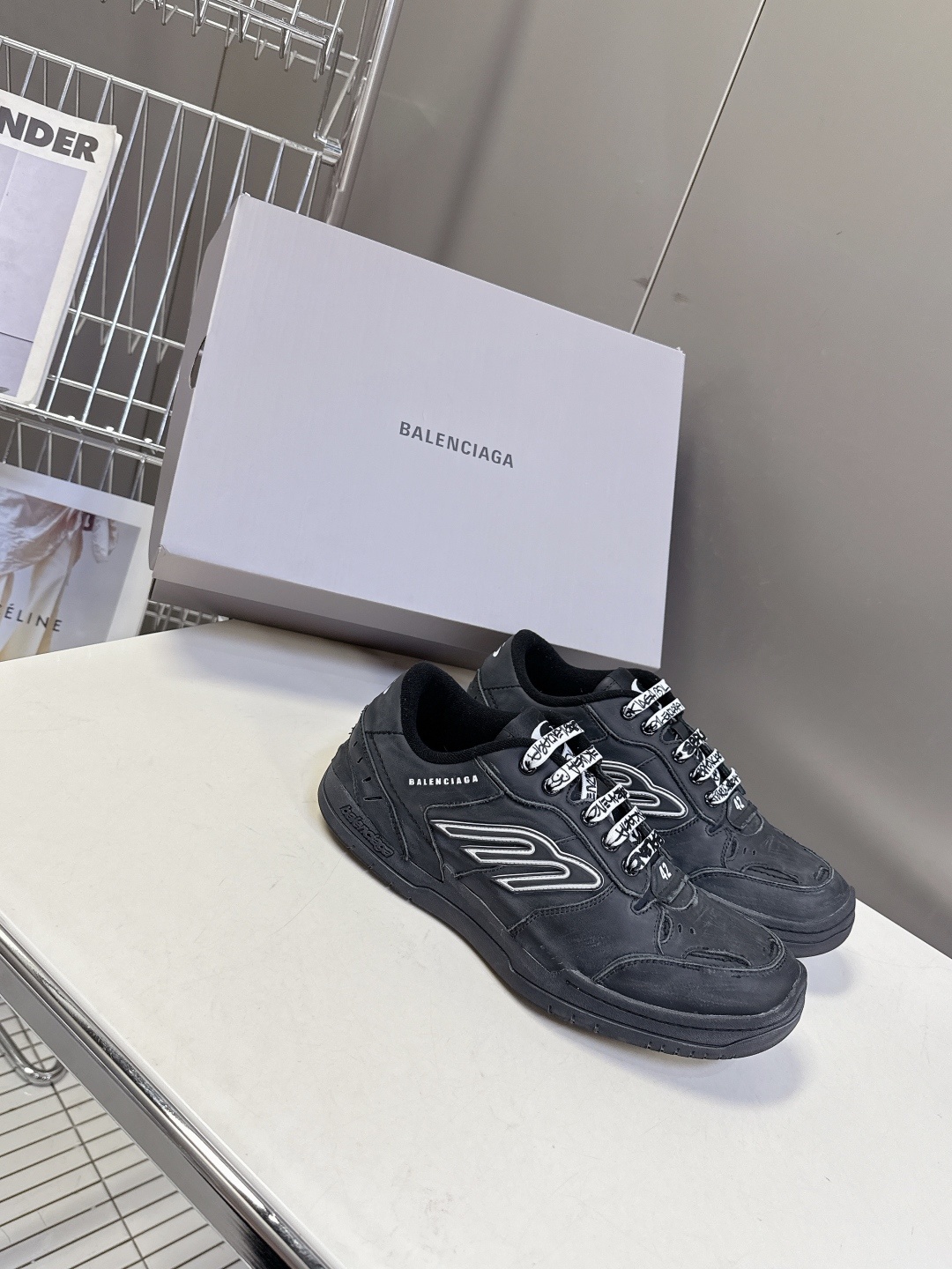 BaLenciaga巴黎世家最新秋冬款HamP tons情侣运动鞋
超多明星网红种草 它