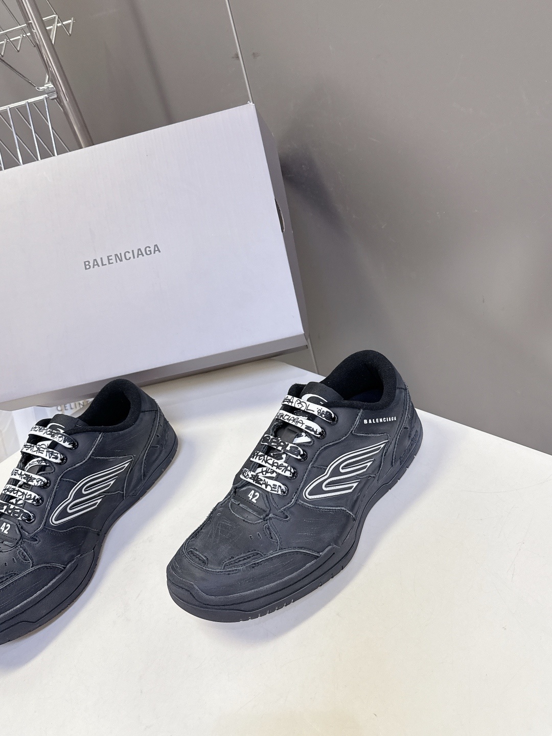BaLenciaga巴黎世家最新秋冬款HamP tons情侣运动鞋
超多明星网红种草 它