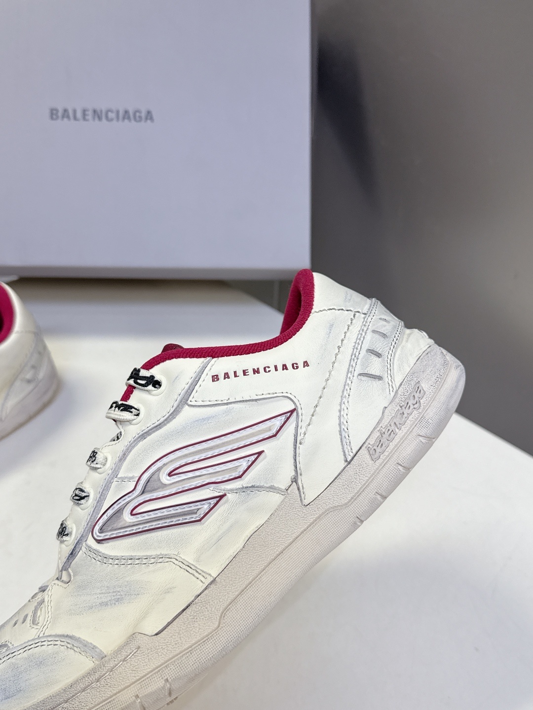 BaLenciaga巴黎世家最新秋冬款HamP tons情侣运动鞋
超多明星网红种草 它