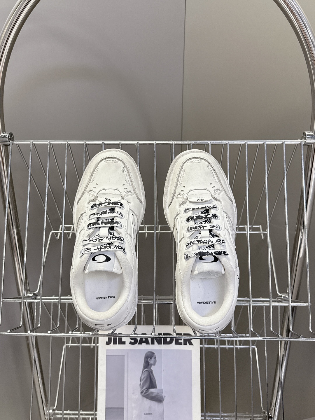 BaLenciaga巴黎世家最新秋冬款HamP tons情侣运动鞋
超多明星网红种草 它