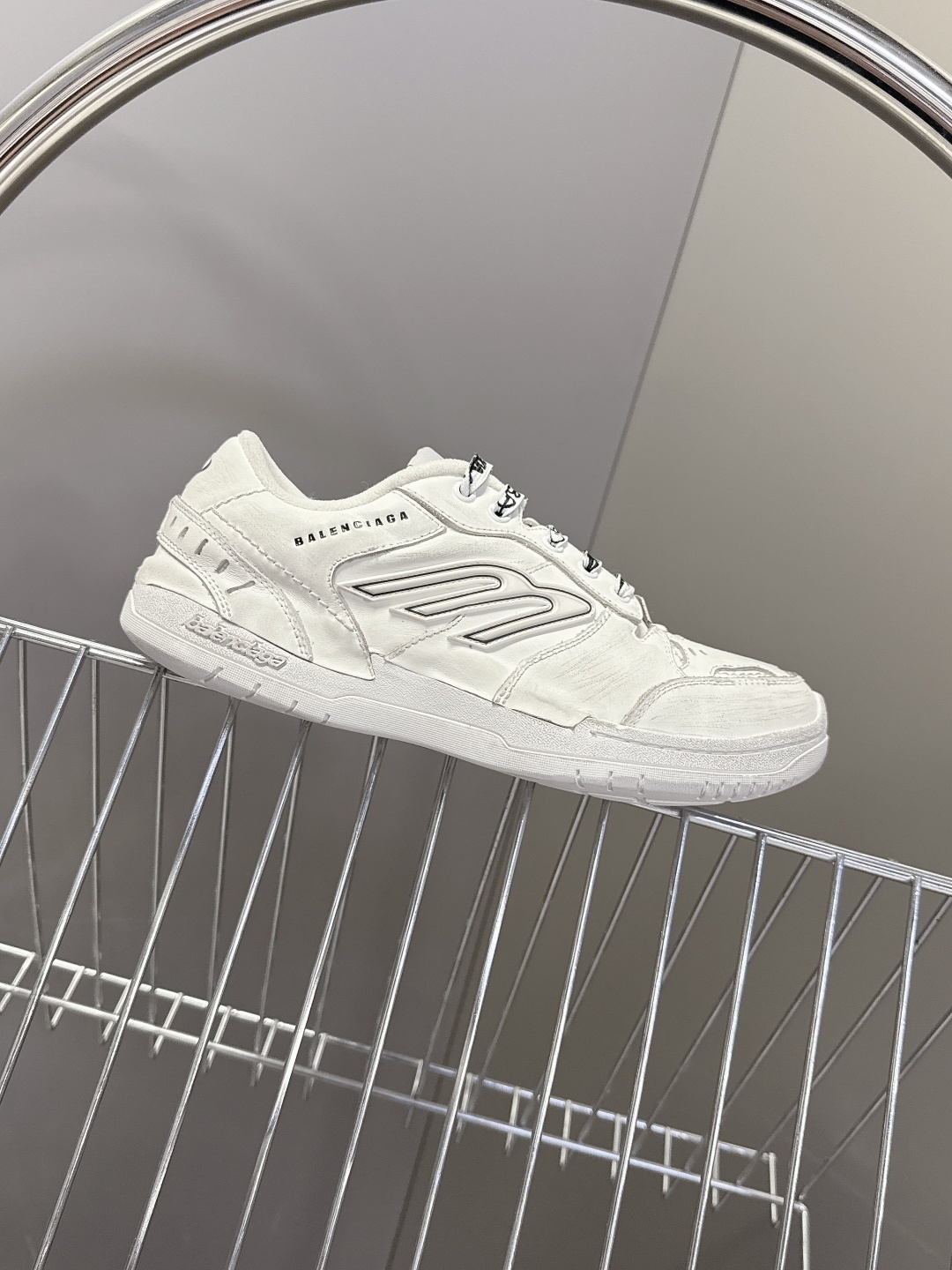BaLenciaga巴黎世家最新秋冬款HamP tons情侣运动鞋
超多明星网红种草 它