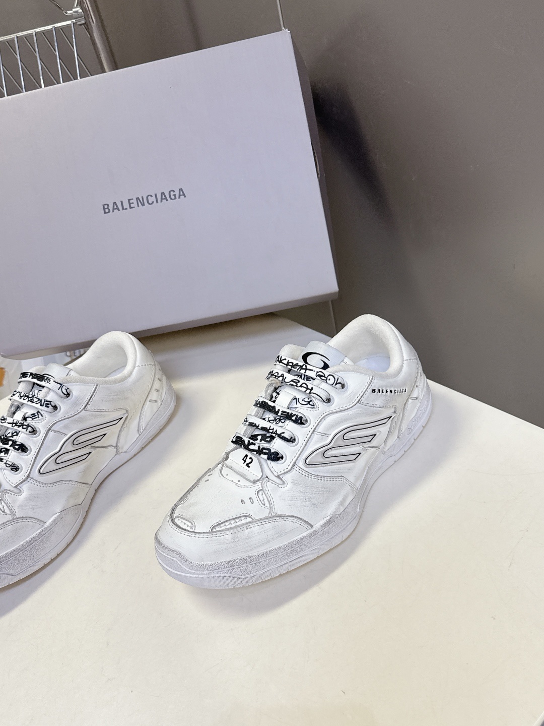 BaLenciaga巴黎世家最新秋冬款HamP tons情侣运动鞋
超多明星网红种草 它