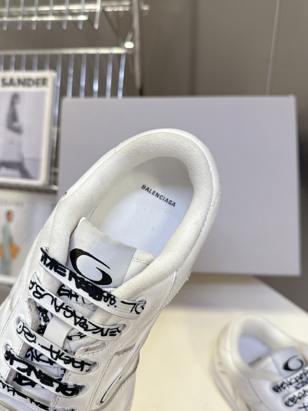 BaLenciaga巴黎世家最新秋冬款HamP tons情侣运动鞋
超多明星网红种草 它