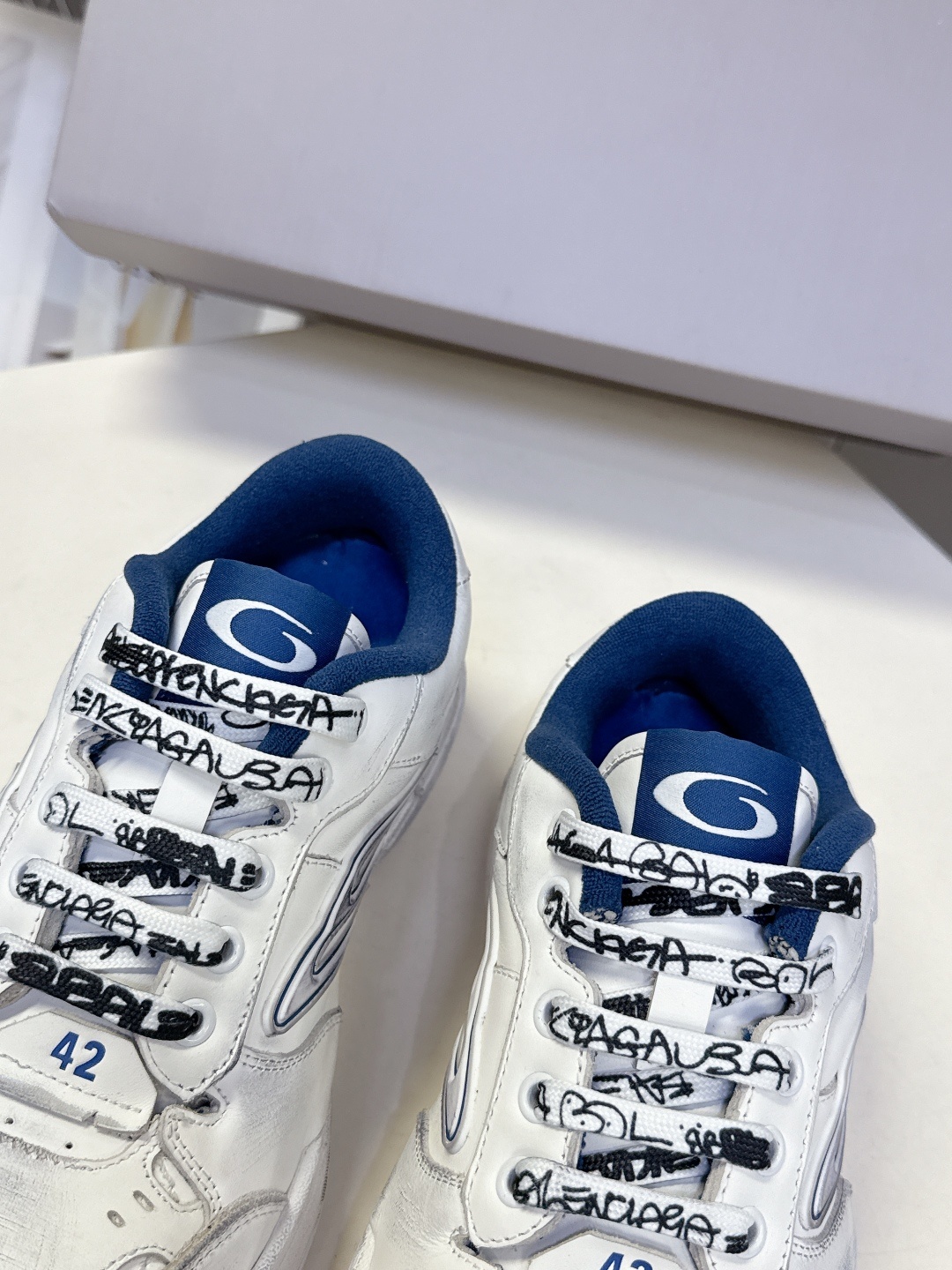 BaLenciaga巴黎世家最新秋冬款HamP tons情侣运动鞋
超多明星网红种草 它