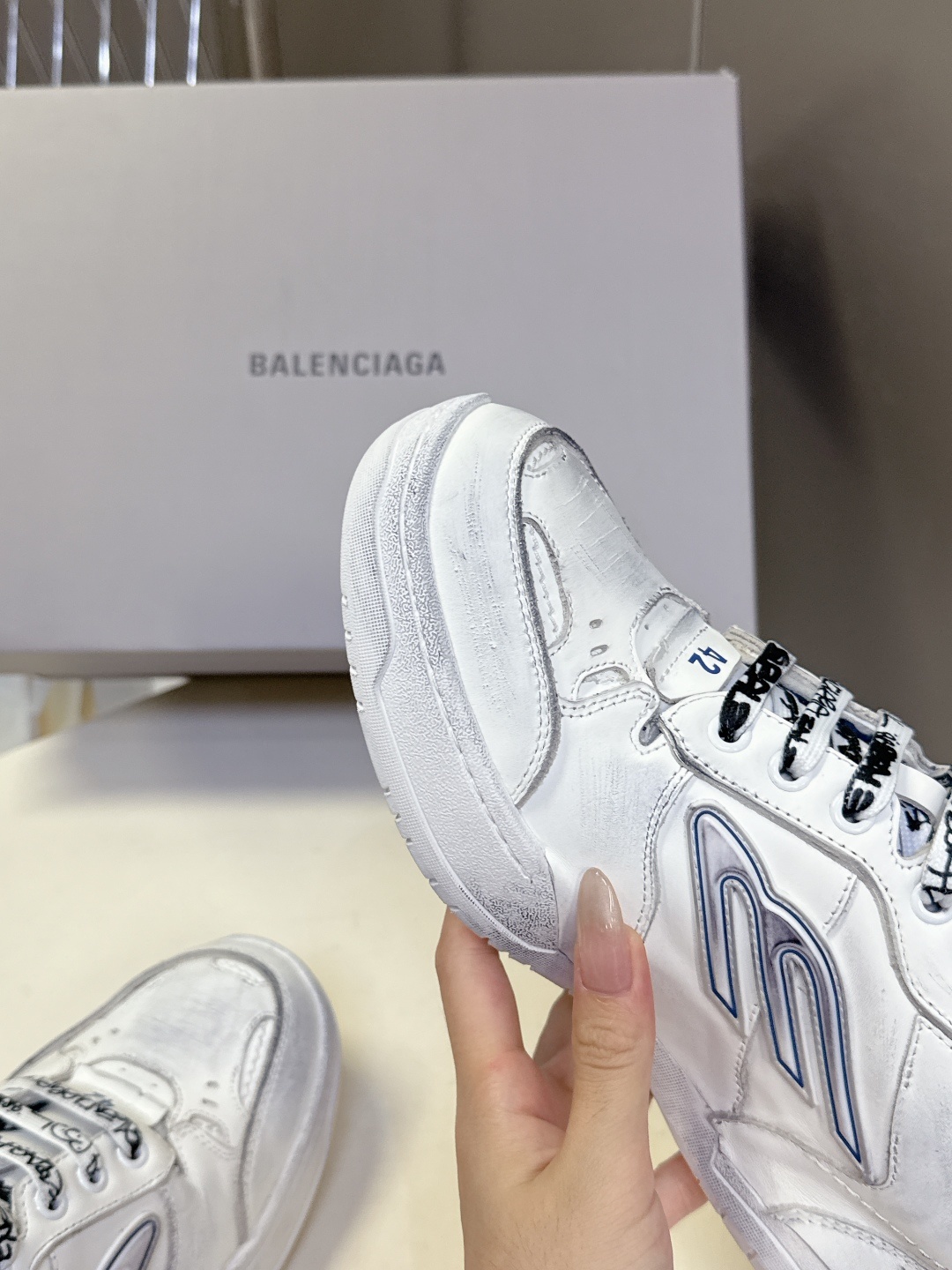 BaLenciaga巴黎世家最新秋冬款HamP tons情侣运动鞋
超多明星网红种草 它