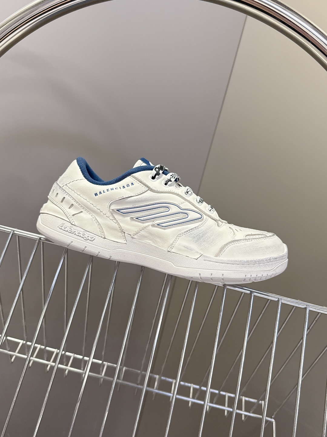 BaLenciaga巴黎世家最新秋冬款HamP tons情侣运动鞋
超多明星网红种草 它