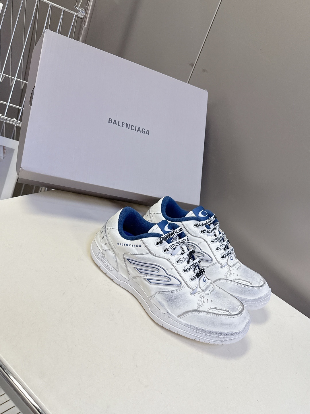 BaLenciaga巴黎世家最新秋冬款HamP tons情侣运动鞋
超多明星网红种草 它