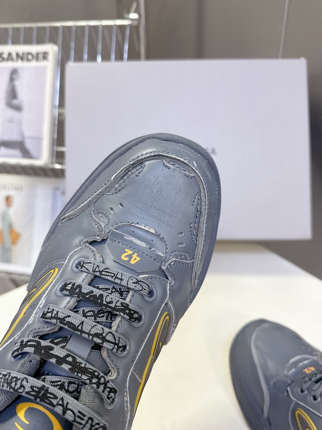 BaLenciaga巴黎世家最新秋冬款HamP tons情侣运动鞋
超多明星网红种草 它