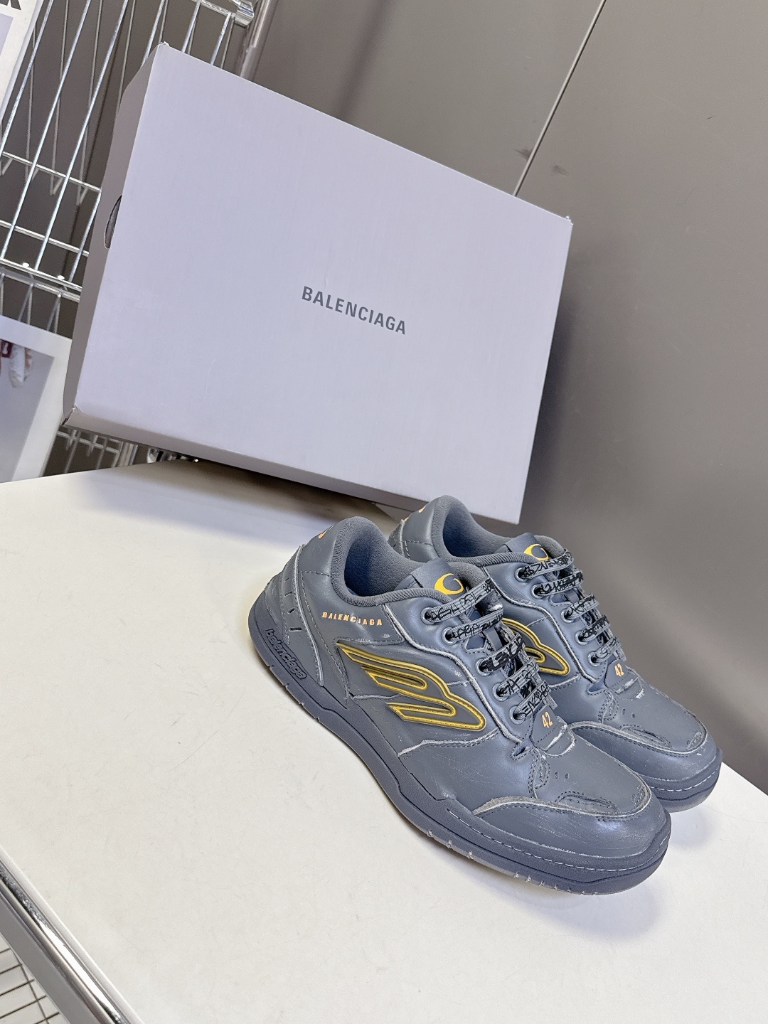 BaLenciaga巴黎世家最新秋冬款HamP tons情侣运动鞋
超多明星网红种草 它