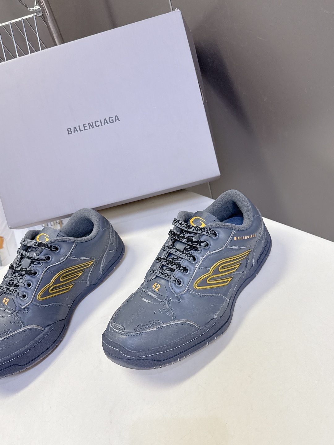 BaLenciaga巴黎世家最新秋冬款HamP tons情侣运动鞋
超多明星网红种草 它