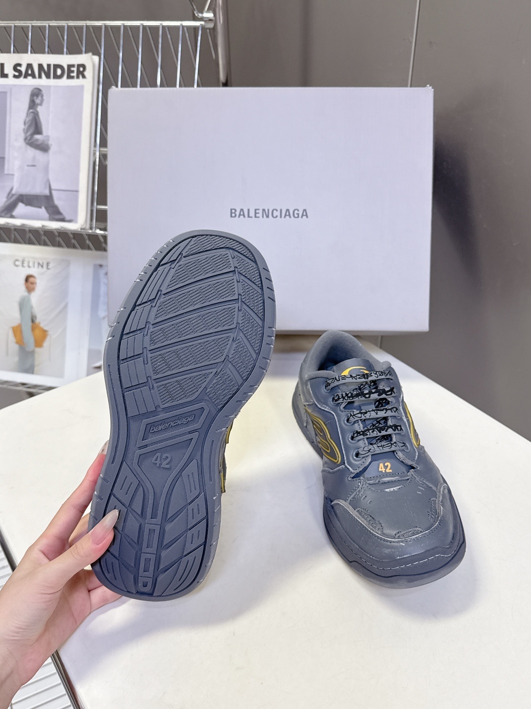 BaLenciaga巴黎世家最新秋冬款HamP tons情侣运动鞋
超多明星网红种草 它