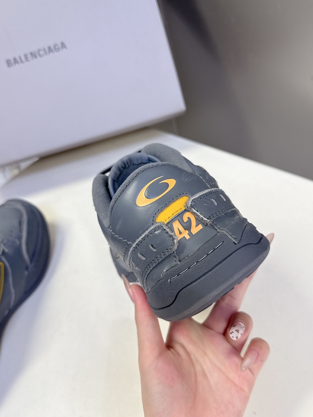 BaLenciaga巴黎世家最新秋冬款HamP tons情侣运动鞋
超多明星网红种草 它