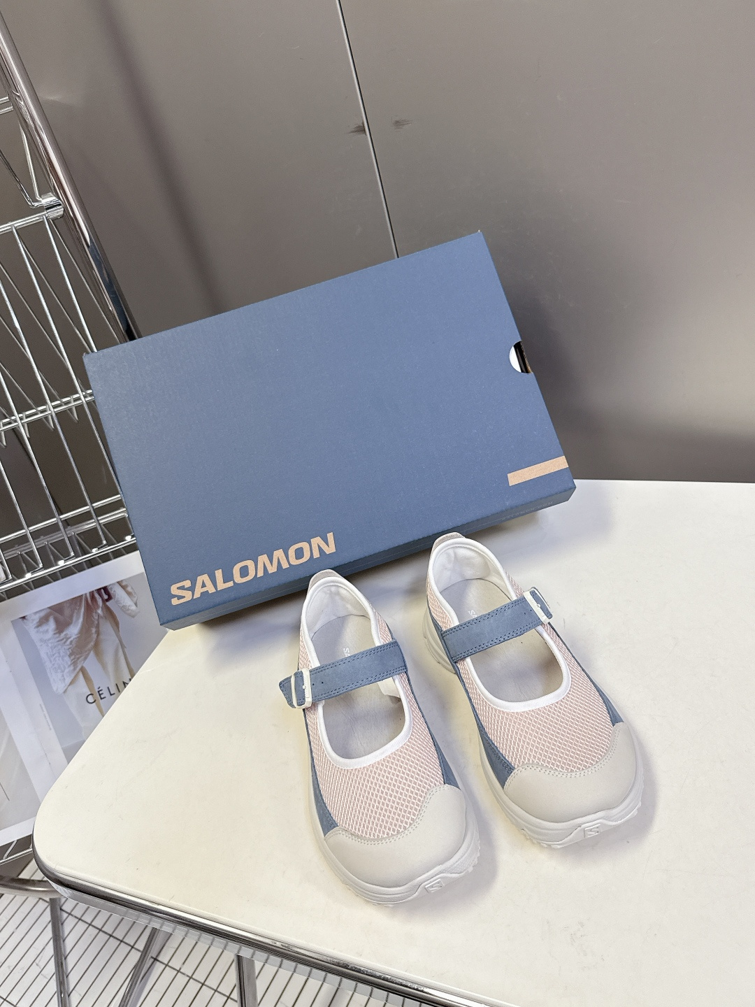 NO:449363,SALOMON's latest spring and summer thick sole Mary Jane sneakers. The thick sole heightening design not only brings a different feeling of comfort, but also can easily lengthen the leg lines, allowing you to instantly transform into long legs!  Mary Jane makes sweet and small girls not missed. What these shoes can bring you is not only fashion, but more confidence and elegance!  When you walk, KuKu is windy, and you can directly turn into a bird's legs when you wear it: imported suede original breathable mesh fabric inner lining: original imported breathable mesh, big sole: original mold opening ultra-light foam material Size35-40 (40 custom code cannot be returned and exchanged), Mary Jane, mary jane, sneakers, chamois leather19860909SALOMON萨洛蒙春夏最新款厚底 玛丽珍运动鞋  夏日气息的萨洛蒙,厚厚的底增高设计,不仅带来不一样的舒适感,还能轻松拉长腿部线条,让你瞬间变身大长腿！玛丽珍让甜美小个子女生更是不能错过,这双鞋能给你带来的不仅仅是时尚,更多的是自信与优雅！走起路来KuKu带风,穿上直接变小鸟腿面料: 进口麂皮 原版透气网布 内里: 原版进口透气网里 大底: 原版开模超轻发泡材质Size35-40（40定制码不能退换）,玛丽珍,mary jane,sneakers,chamois leather,Women's Shoes