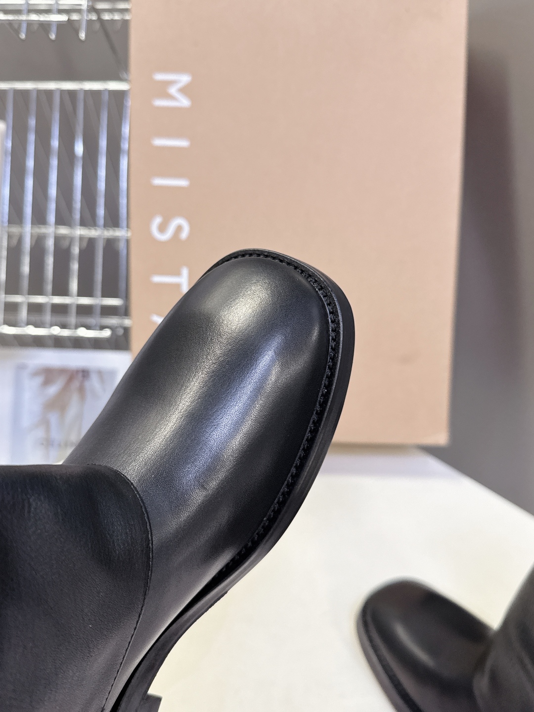  MIISTA小众品牌2025秋冬最新款 裤筒短靴 
  超多明星网红种草 欧阳娜娜同款 这双miist