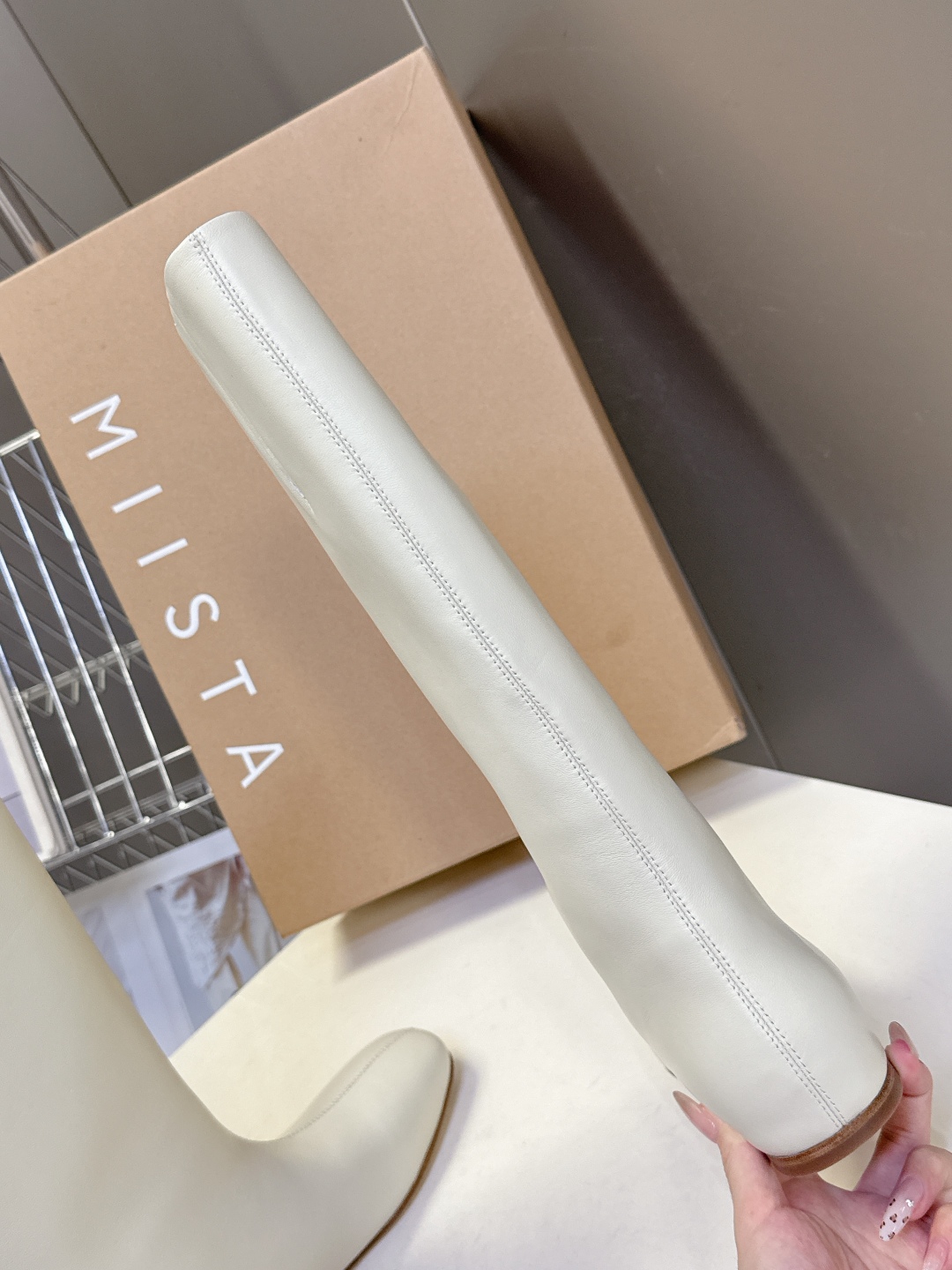  MIISTA小众品牌2025秋冬最新款直筒 老钱风长靴
  超多明星网红种草 欧阳娜娜同款 这双mii