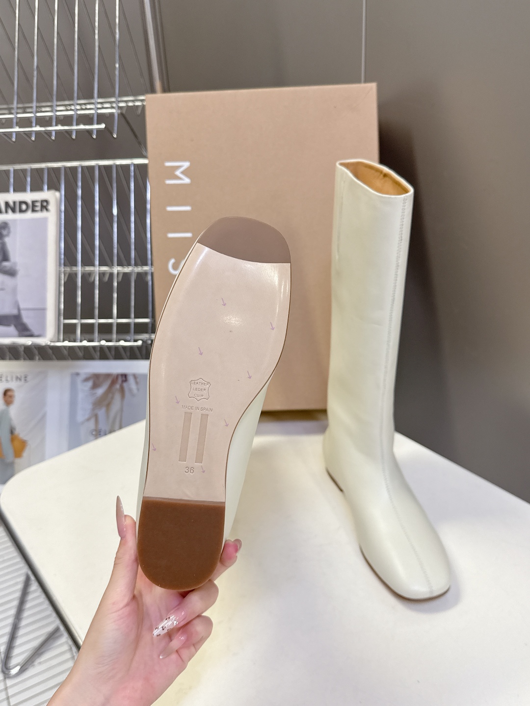  MIISTA小众品牌2025秋冬最新款直筒 老钱风长靴
  超多明星网红种草 欧阳娜娜同款 这双mii