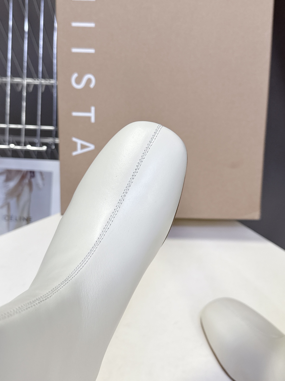  MIISTA小众品牌2025秋冬最新款直筒 老钱风长靴
  超多明星网红种草 欧阳娜娜同款 这双mii