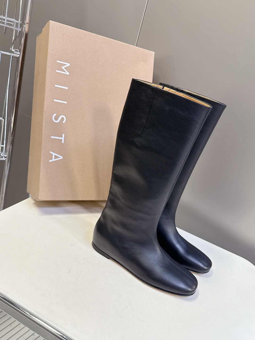  MIISTA小众品牌2025秋冬最新款直筒 老钱风长靴
  超多明星网红种草 欧阳娜娜同款 这双mii