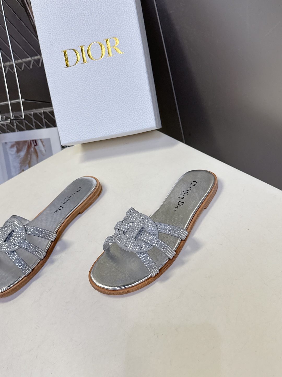  Dior迪奥2025春夏最新款CD拖鞋                  超多明星时尚博主种草 夏季必