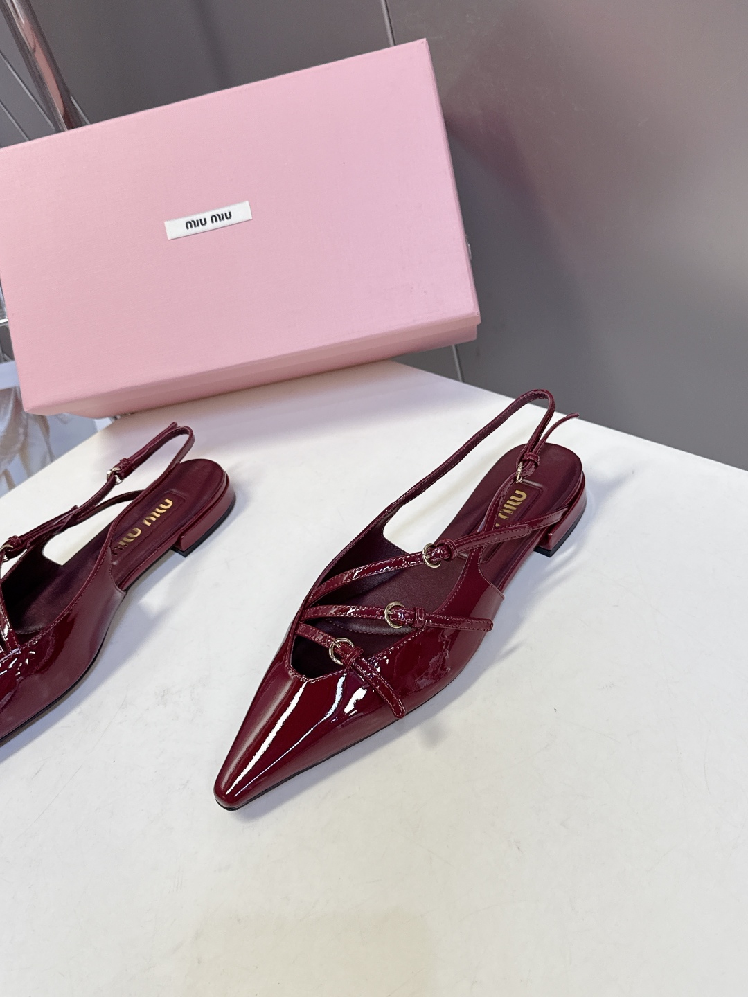  MIUMIU缪缪春夏走秀款尖头 时装鞋                                
