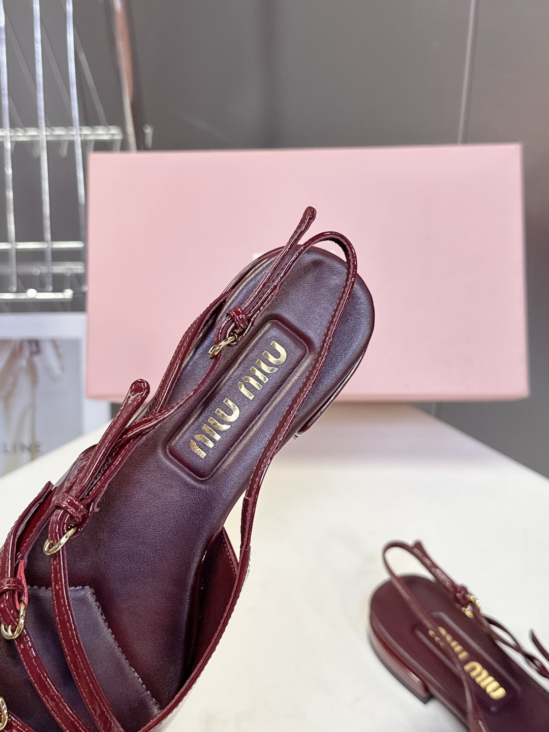  MIUMIU缪缪春夏走秀款尖头 时装鞋                                